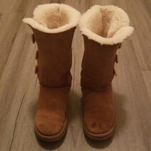 UGG Bailey Button Triple Tall, Size 8